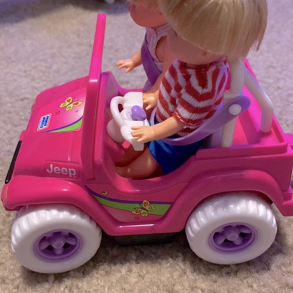 Vintage Barbie Power Wheels Fisher Price Pink Jeep Tommy Doll Twins + Dogs Wagon - Picture 5 of 15
